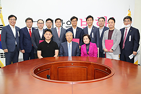 미래산업일자리특위 임명장 수여식 및 제1차 회의