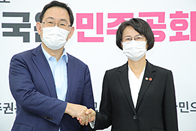 주호영 원내대표, 강은미 정의당 원내대표 접견