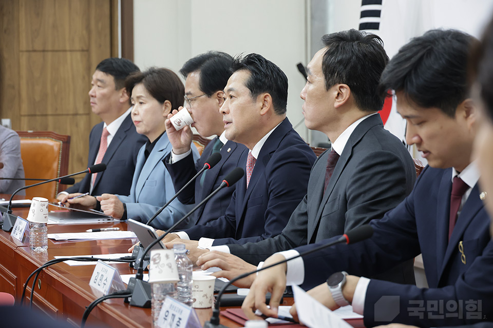 최고위원회의
