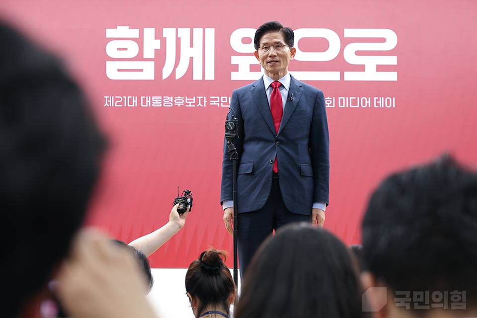 제목 노출 영역입니다 이미지