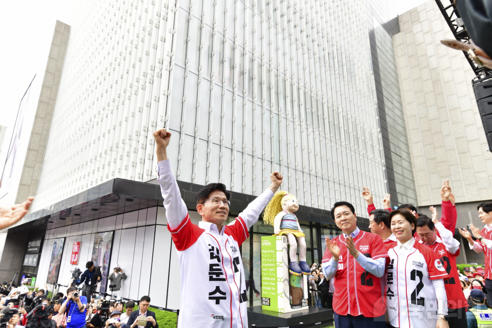 제목 노출 영역입니다 이미지