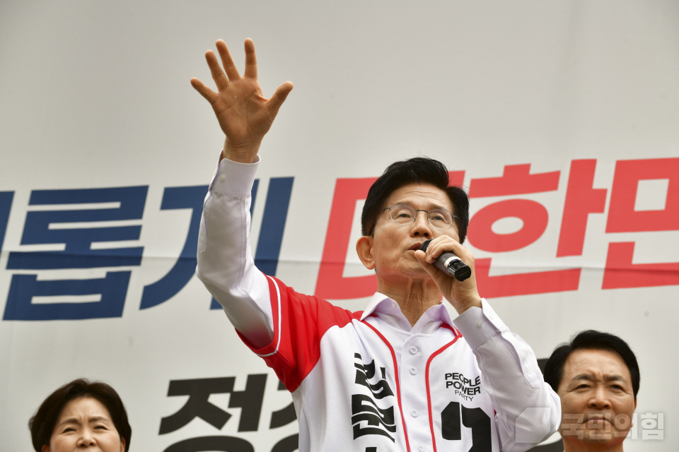 제목 노출 영역입니다 이미지