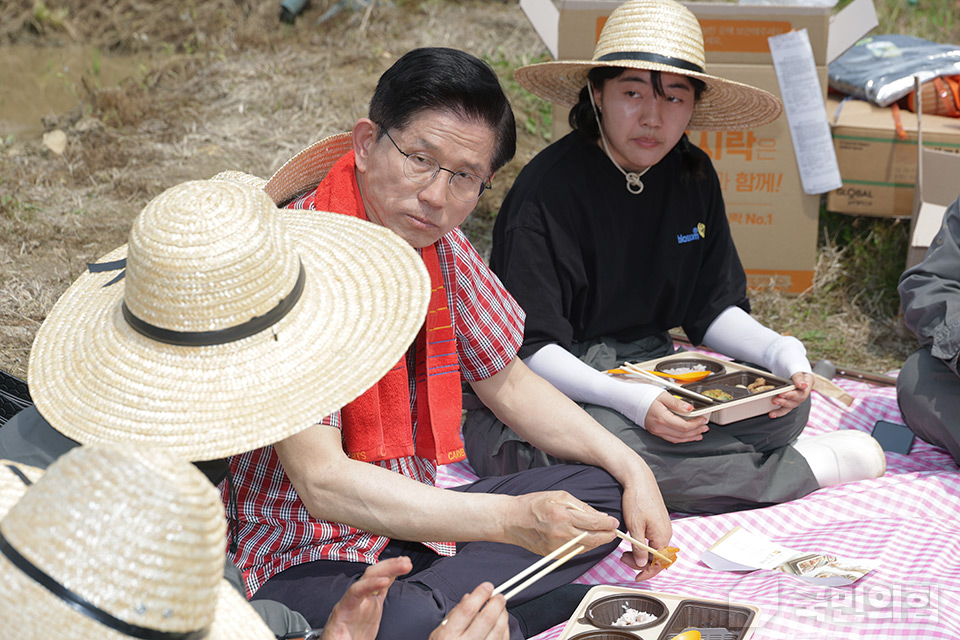 제목 노출 영역입니다 이미지