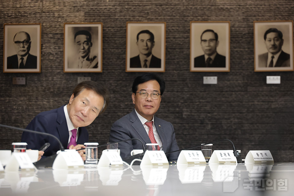 제목 노출 영역입니다 이미지