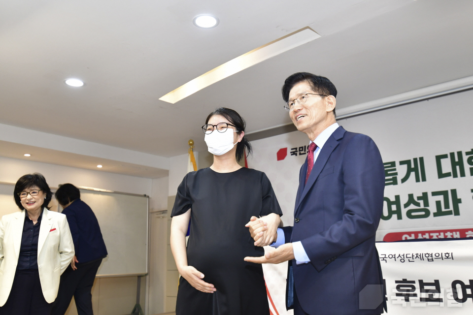 제목 노출 영역입니다 이미지