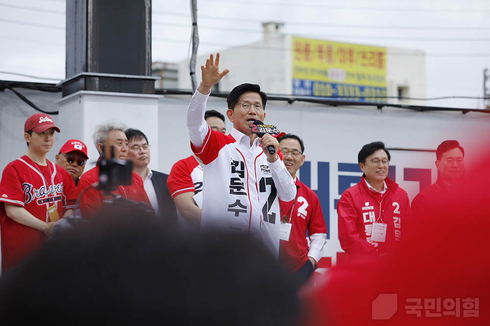 제목 노출 영역입니다 이미지