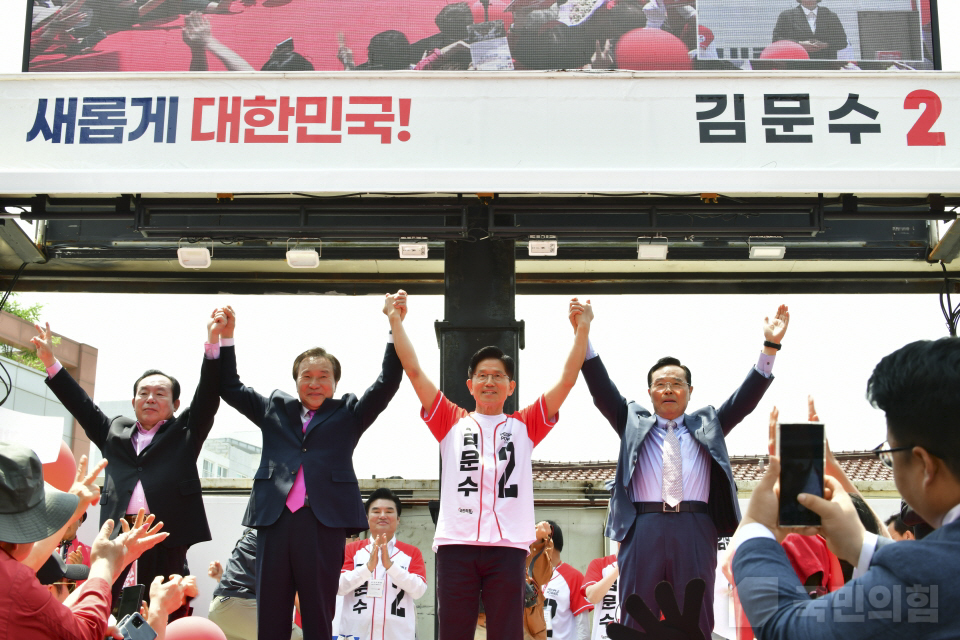 제목 노출 영역입니다 이미지