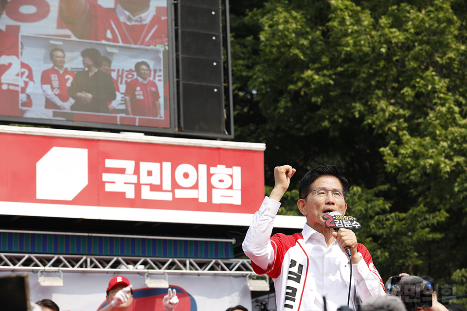 제목 노출 영역입니다 이미지