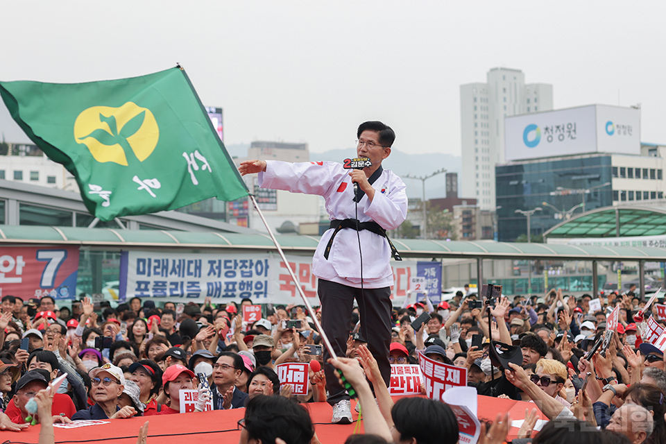 제목 노출 영역입니다 이미지