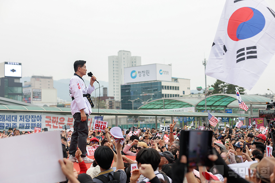 제목 노출 영역입니다 이미지