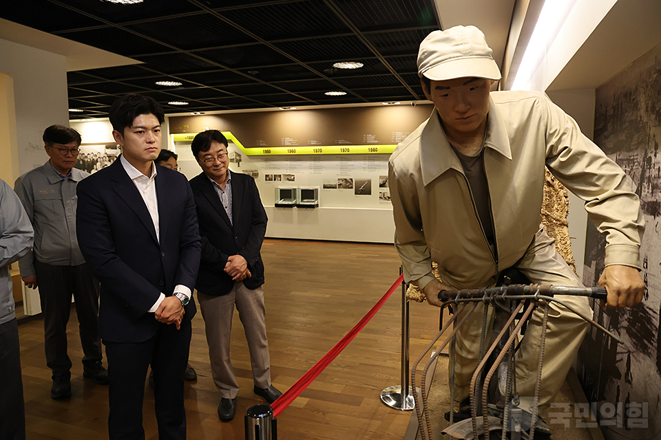 제목 노출 영역입니다 이미지