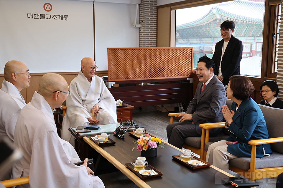 제목 노출 영역입니다 이미지