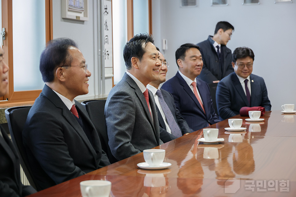 제목 노출 영역입니다 이미지