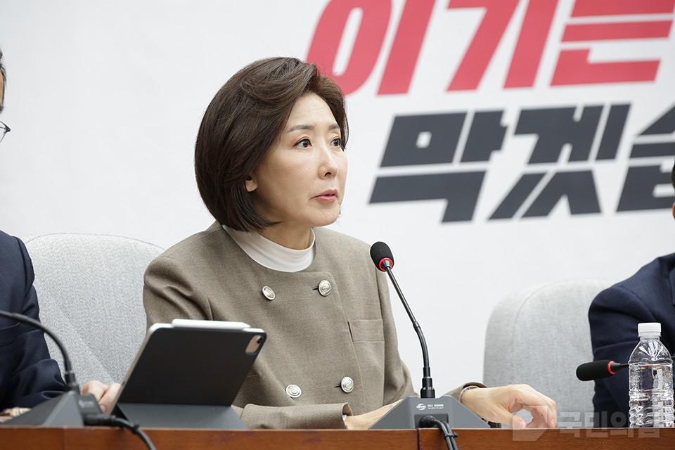 제목 노출 영역입니다 이미지