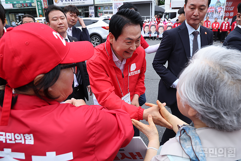 제목 노출 영역입니다 이미지