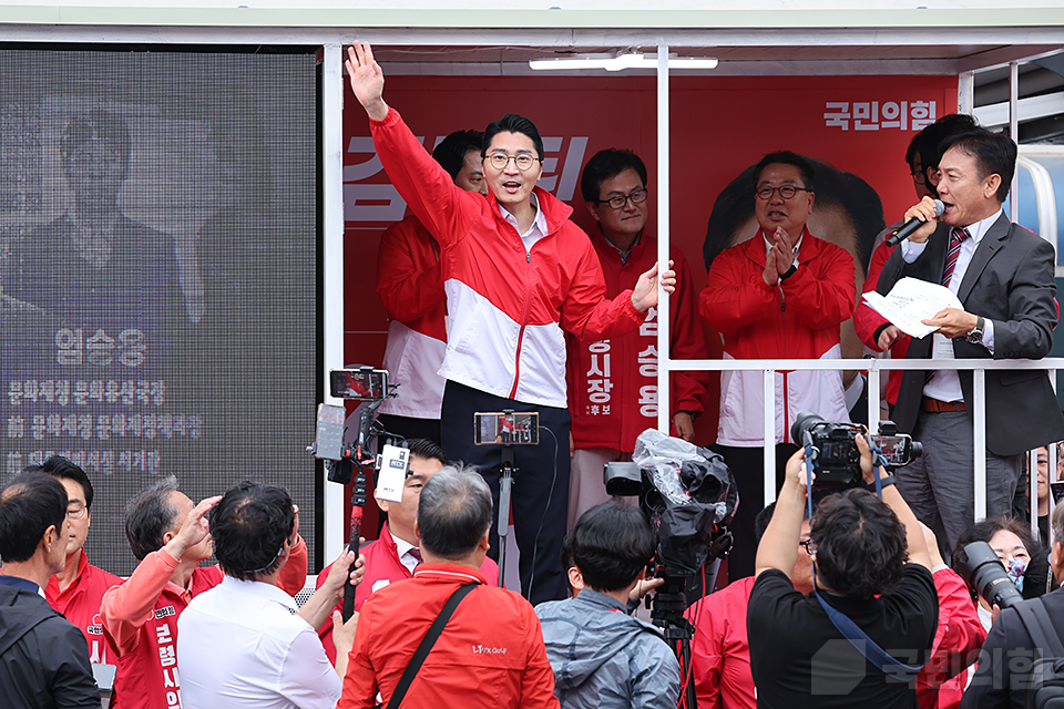 제목 노출 영역입니다 이미지