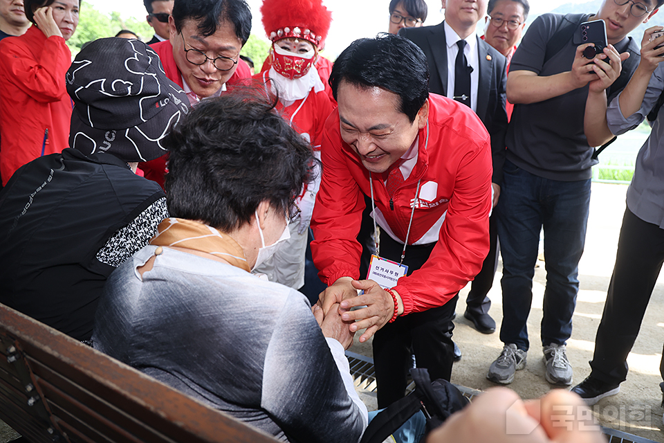 제목 노출 영역입니다 이미지