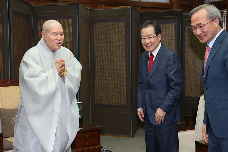 제목 노출 영역입니다 이미지