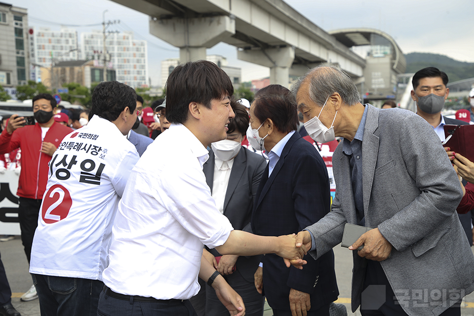 제목 노출 영역입니다 이미지