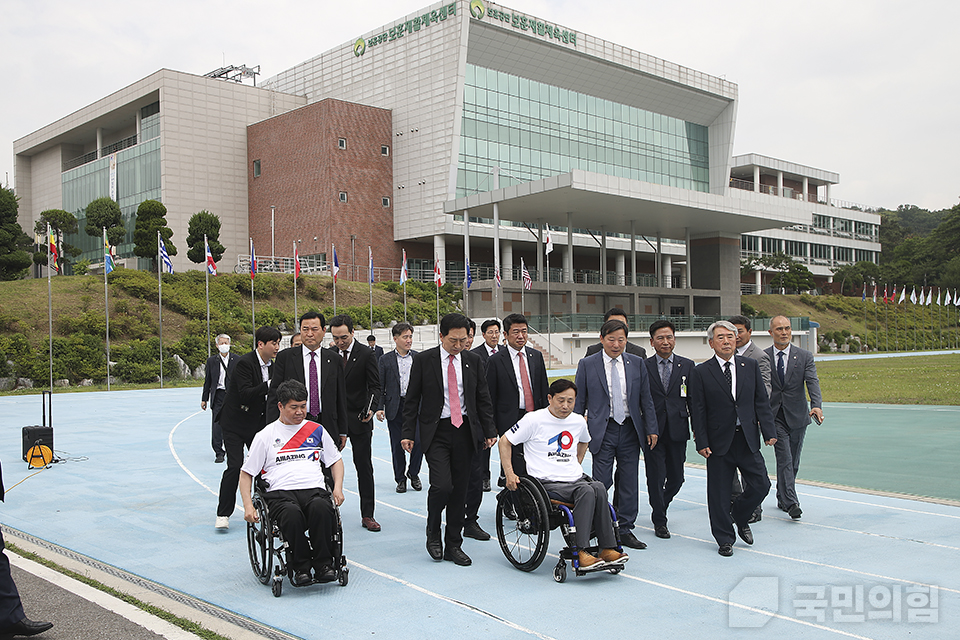 제목 노출 영역입니다 이미지