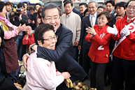 경북 포항 거점유세 및 죽도시장 방문