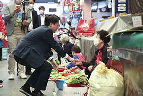 이준석 당 대표, 경남 양산시민 인사