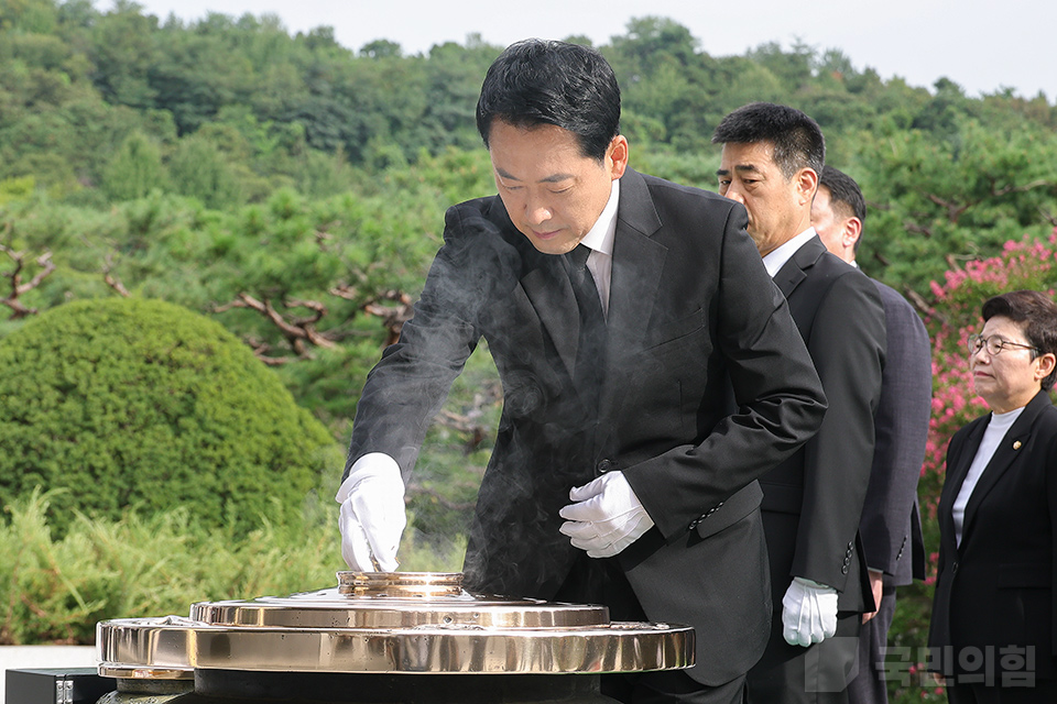 장동혁 당 대표, 국립서울현충원 참배