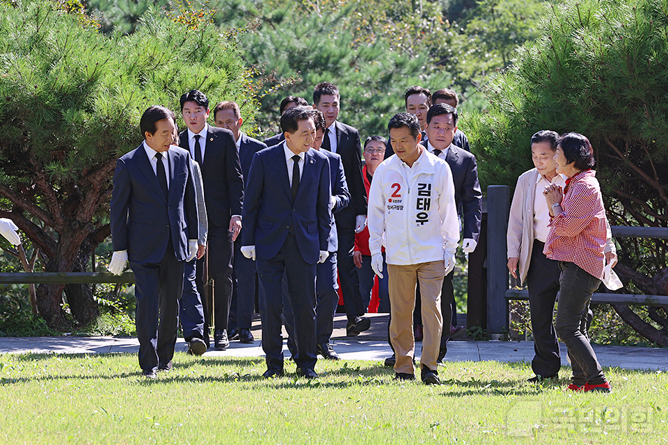 개화산 호국충혼위령비 참배