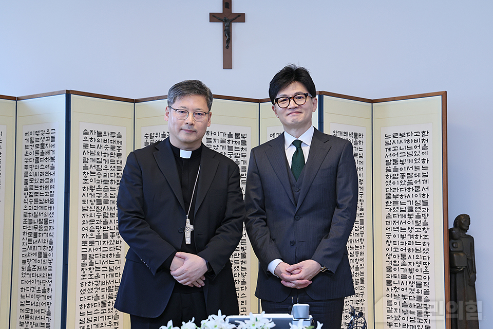 한동훈 비상대책위원장, 천주교 서울대교구장 정순택 대주교 예방