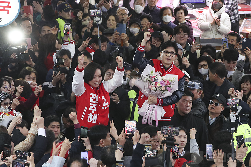 서울 '암사시장' 거리인사