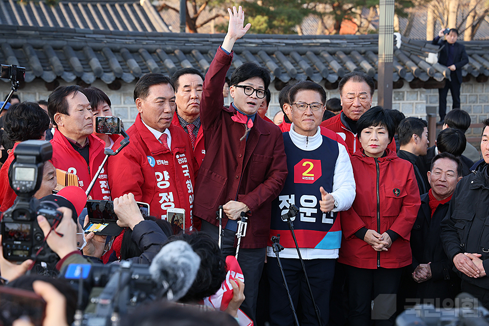 전북 '전주 한옥마을' 거리인사