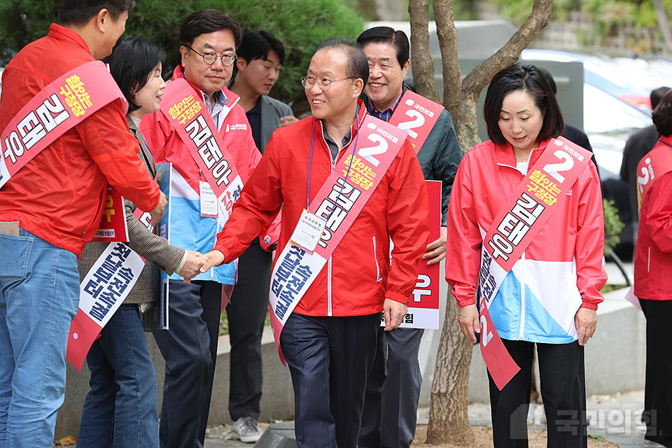 윤재옥 원내대표, 방화근린공원 거리인사