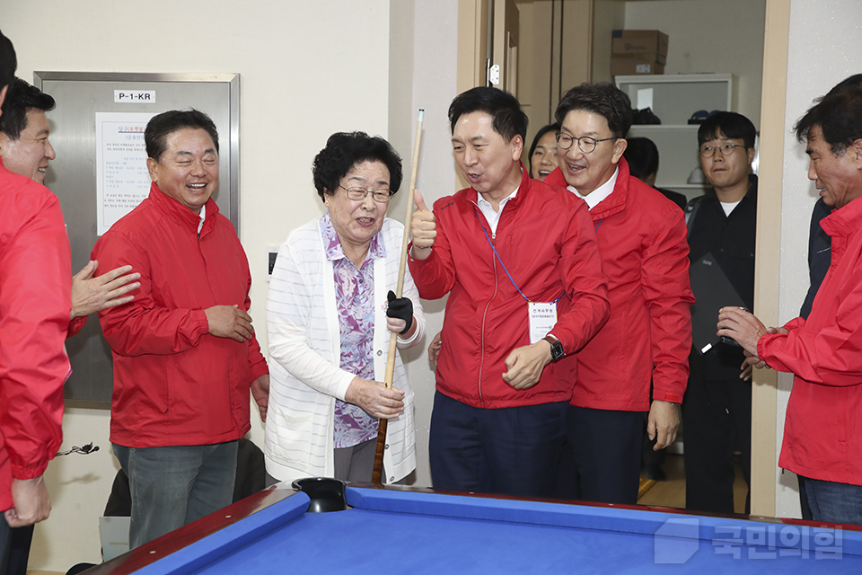 김기현 당 대표, 서울 강서구 경로당 방문